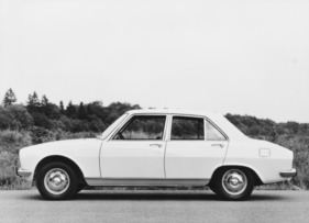 Peugeot 504 (1971) – Seitenansicht mit dem charakteristischen, aber nicht unumstrittenen Knick im Heck