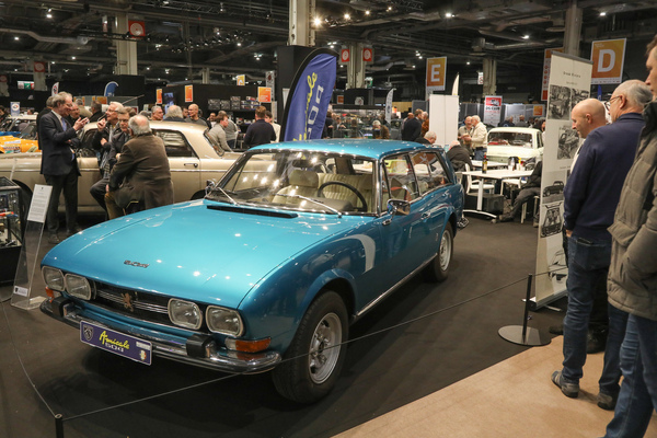 Peugeot 504 Break Riviera (1971) – auf dem Pariser Autosalon 1971 gezeigt, hier als Recreation – Rétromobile Paris 2025