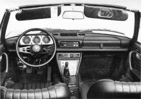 Peugeot 504 Cabriolet (1969) - Lenkrad und Armaturenbrett der Erstausgabe