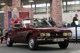 Peugeot 504 Cabriolet (1970) - noch mit Zweilitermotor und Doppelscheinwerfern - Motorworld Classics Berlin 2019