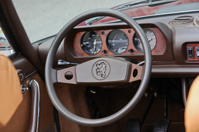 Peugeot 504 Cabriolet (1981) - der Löwe ist auch im Interieur deutlich sichtbar
