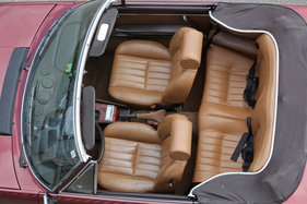 Peugeot 504 Cabriolet (1981) - klassische 2+2-Konfiguration, selbst Erwachsene können auf kurzen Strecken mitfahren