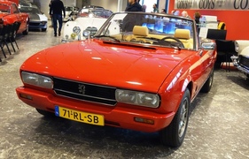 Peugeot 504 Cabriolet (1985) - zu haben bei Coys - InterClassics Maastricht 2019