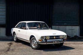 Peugeot 504 Coupé Injection (C12) (1971) - Lot 076 at the Artcurial Musée Automobile du Château de Vernon auction 2025