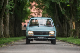 Peugeot 504 F Pickup (1986) - von vorne fast mit der Limousine zu verwechseln