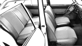 Peugeot 504 L (1973) - weit öffnende Türen
