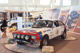 Peugeot 504 V6 Coupé (1978) - zuverlässiges Rallye-Fahrzeug auf dem Peugeot-Stand - Auto d'Epoca Padova 2015