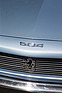 Peugeot 504 ti Berline (1978) - Markenemblem auf dem Kühler, Typenschriftzug darüber
