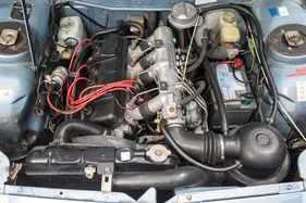 Peugeot 504 ti Berline (1978) - eingespritzter Zweilitermotor mit 104 PS bei 5200 Umdrehungen