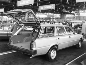 Peugeot 505 (1982) - am Genfer Automobilsalon von 1982 - einen überdurchschnittlichen Laderaum bietet die neue Kombiversion des 505