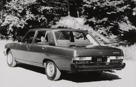 Peugeot 604 (1976) – Grossflächige Heckleuchten