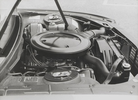 Peugeot 604 (1976) – Solex-Einfachvergaser 34 TBIA mit Startautomatik kombiniert mit Doppelvergaser 35 CEEI