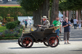 Peugeot Bébé (1902) - untewegs im Park - Classic-Gala Schwetzingen 2020
