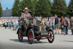 Peugeot Bébé (1902) - untewegs im Park - Classic-Gala Schwetzingen 2020