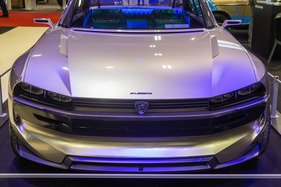 Peugeot E-Legend (2018) - Aktualität trifft auf Vergangenheit - Rétromobile Paris 2019