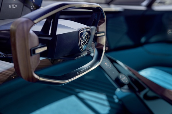 Peugeot E-Legend (2018) - Die eher unkonventionelle Gestaltung des Lenkrades ist bestimmt nich jedermanns Sache.