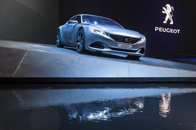 Bild Peugeot Exalt - perfekte Inszenierung - auf dem Genfer Automobilsalon 2015