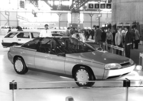 Peugeot Griffe 4 Pininfarina (1985) - Ausblick auf zukünftiges Coupé - dem stimmigen Entwurf wäre es zu gönnen - Genfer Automobilsalon 1985