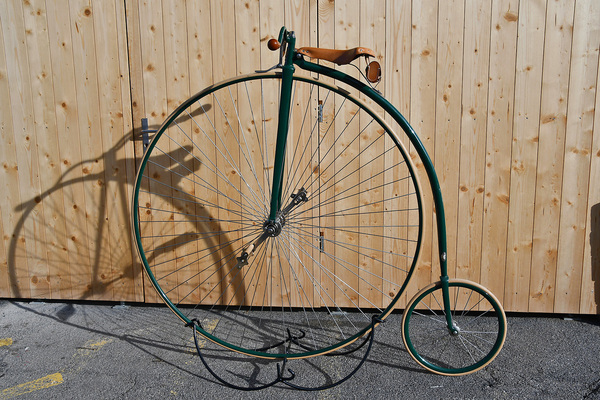 Peugeot Le Français n° 1 Hochrad von 1886, geschätzt auf CHF 1500 - 2500, hochgeboten bis auf CHF 8500 (+425 %) (Oldtimer Galerie Toffen März Versteigerung)