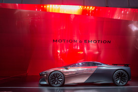 Peugeot Onxy - gefällt nicht auf Anhieb - auf dem Genfer Automobilsalon 2015