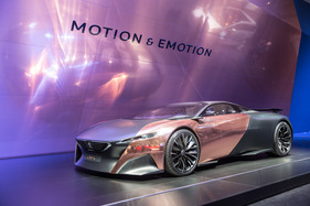 Bild Peugeot Onyx - interessanter Materialmix - auf dem Genfer Automobilsalon 2015