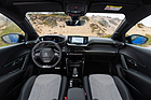 Bild: Peugeot e-208 GT (2020) - Das Interieur wirkt sehr modern und aufgeräumt