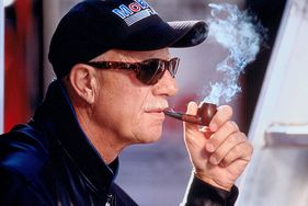 Pfeifenmann - Der rauchende Tabakkocher ist ständiger Begleiter im Leben des Ford-Rennchefs.