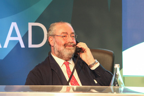 Philip Kantor am Telefon mit einem Bieter - Bonhams Gstaad Versteigerung vom 3. Juli 2022