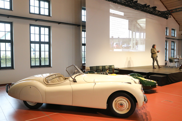 Philipp Husistein erklärt Begriffe und deren Zusammenhänge - 24. Infoveranstaltung / SCR Academy am 26. Januar 2023