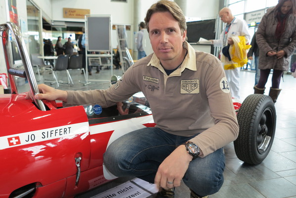 Philippe Siffert zusammen mit dem Lotus 22 seines Vaters