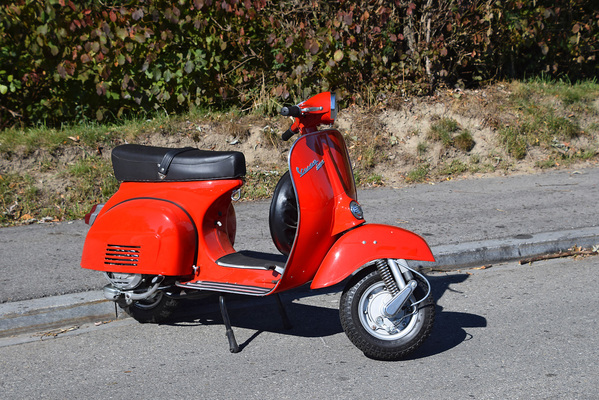Piaggio Vespa 125 Super (1966) - als Lot 17 an der Versteigerung der Oldtimer Galerie Toffen am 20. Oktoberl 2018