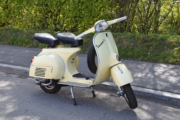 Piaggio Vespa 150 GL (1964) - als Lot 15 an der Versteigerung der Oldtimer Galerie Toffen am 20. Oktoberl 2018