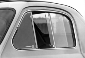 Piaggio Vespa 400 (1957) - Schiebe- und Dreieckfenster für die Frischluftzufuhr