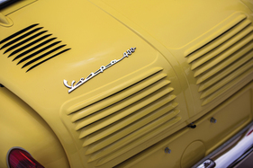 Piaggio Vespa 400 (1961) - Derselbe Schriftzug wie auf den Motorrollern