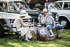 Bild: Picknick in authentischer Aufmachung vor dem Opel Ascona - Classic Days Schloss Dyck 2014