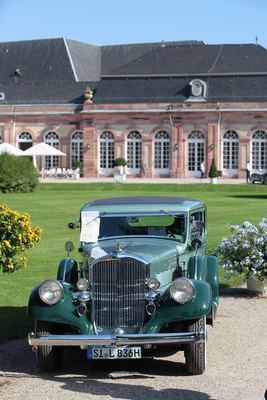 Pierce Arrow 836 Brougham (1933) - eindrückliche Limousine vor eindrücklicher Kulisse - Classic-Gala Schwetzingen 2018