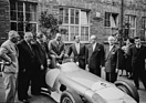 Piero Taruffi, Alfred Neubauer, Werner Engel, Karl Kling (verdeckt), Juan Manuel Fangio, Stirling Moss, Veit, Fritz Nallinger und André Simon - Abschlussfeier der Rennsaison (1955)