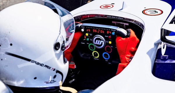 Pilotieren des modernen Williams FW29 im Rahmen der F1 Driving Experience