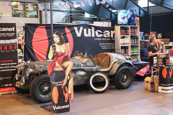 Pin-Up-Girl wirbt für Vulcanet - Swiss Classic World Luzern 2021