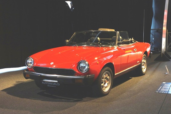 Pininfarina Spider Europa (1983) – Ausstellung "125 Jahre Fiat" in der Autoworld Brüssel