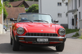 Pininfarina Spidereuropa (1985) – Ein Hauch von Ferrari umweht die Front mit ihrem grobmaschigen Wabengrill Pininfarina Spidereuropa (1985) – Ein Hauch von Ferrari umweht die Front mit ihrem grobmaschigen Wabengrill