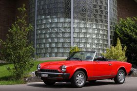 Pininfarina Spidereuropa (1985) – Gemessen an den Rammböcken anderer Importcabriolets fielen die Fiat-Stossfänger noch vergleichsweise harmonisch und elegant aus Pininfarina Spidereuropa (1985) – Gemessen an den Rammböcken anderer Importcabriolets fielen die Fiat-Stossfänger noch vergleichsweise harmonisch und elegant aus