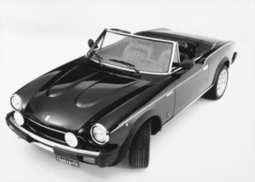 Pininfarina Spidereuropa Volumex (1984) – Sondermodell mit schwarzer Lackierung