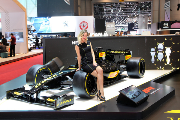 Pirelli-Reifen charmant präsentiert - Genfer Automobilsalon 2019