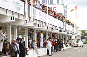 Pit Lane Action - Impressionen vom Goodwood Revival 2015