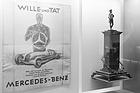 Plakatwerbung für Mercedes, zu sehen im Mercedes-Museum in Stuttgart