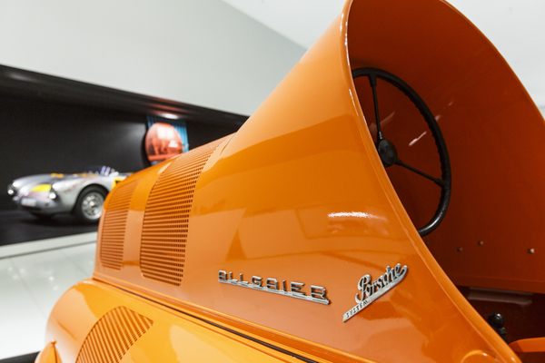 Plantagenschlepper Allgaier P 312 in der Ausstellung "Porsche und die Fifties" im Porsche-Museum Stuttgart