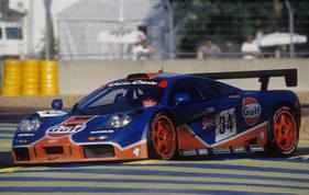 Platz 5 bei den 24 Stunden von Le Mans 1996: Der #34 McLaren F1 GTR (Gulf Racing) mit Lindsay Owen Jones - David Brabham - Pierre Henri Raphanel.
