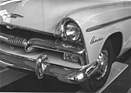 Plymouth (1955) - mit charakteristischem Kotflügelstil, der vielerorts beobachtbar war - Genfer Automobilsalon 1955