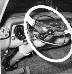 Plymouth  (1956) - mit mechanischer Drucktastenschaltung für die Power-Flite-Kraftübertragung - Genfer Autosalon 1956